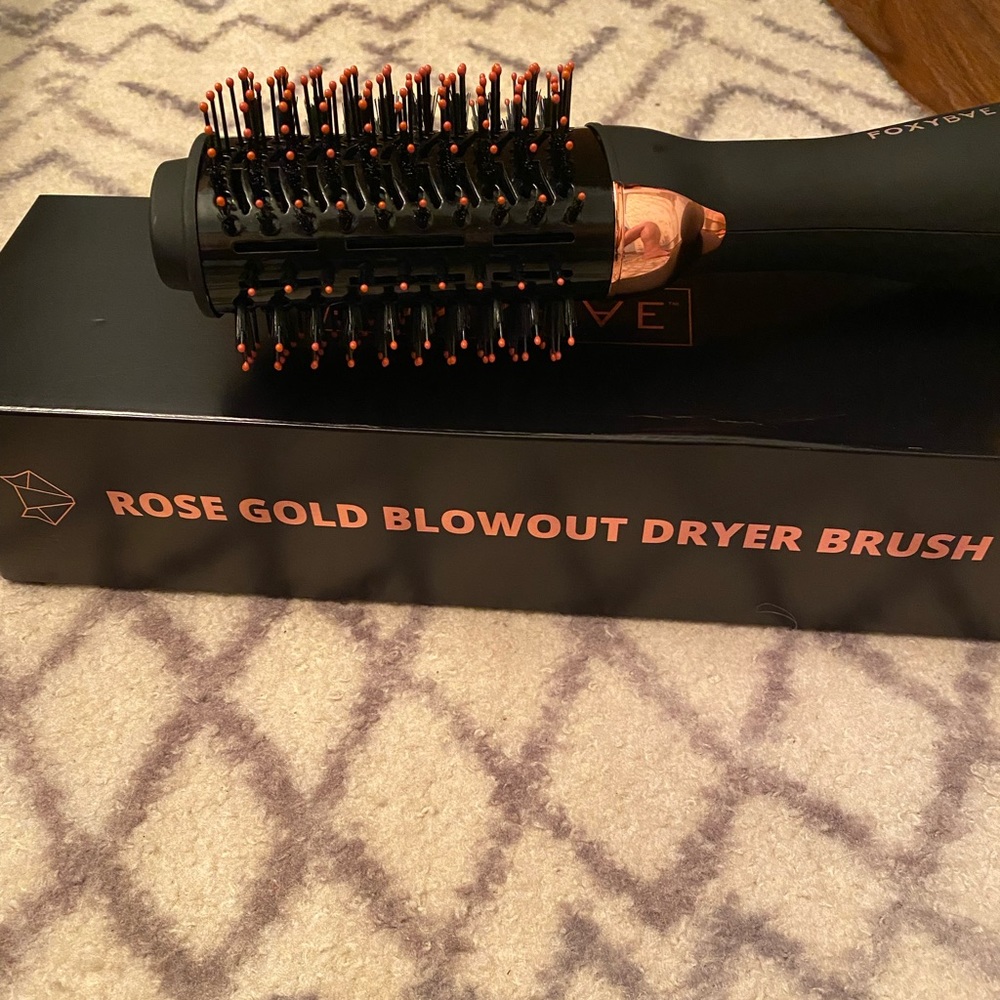 Foxybae Rose Gold blowout dryer brush